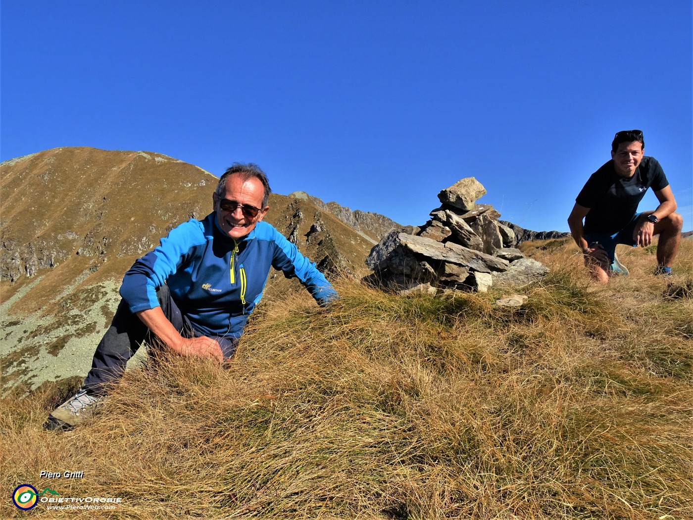 02 In vetta all'Arete (2227 m) con vista in Valegino (2415 m).JPG